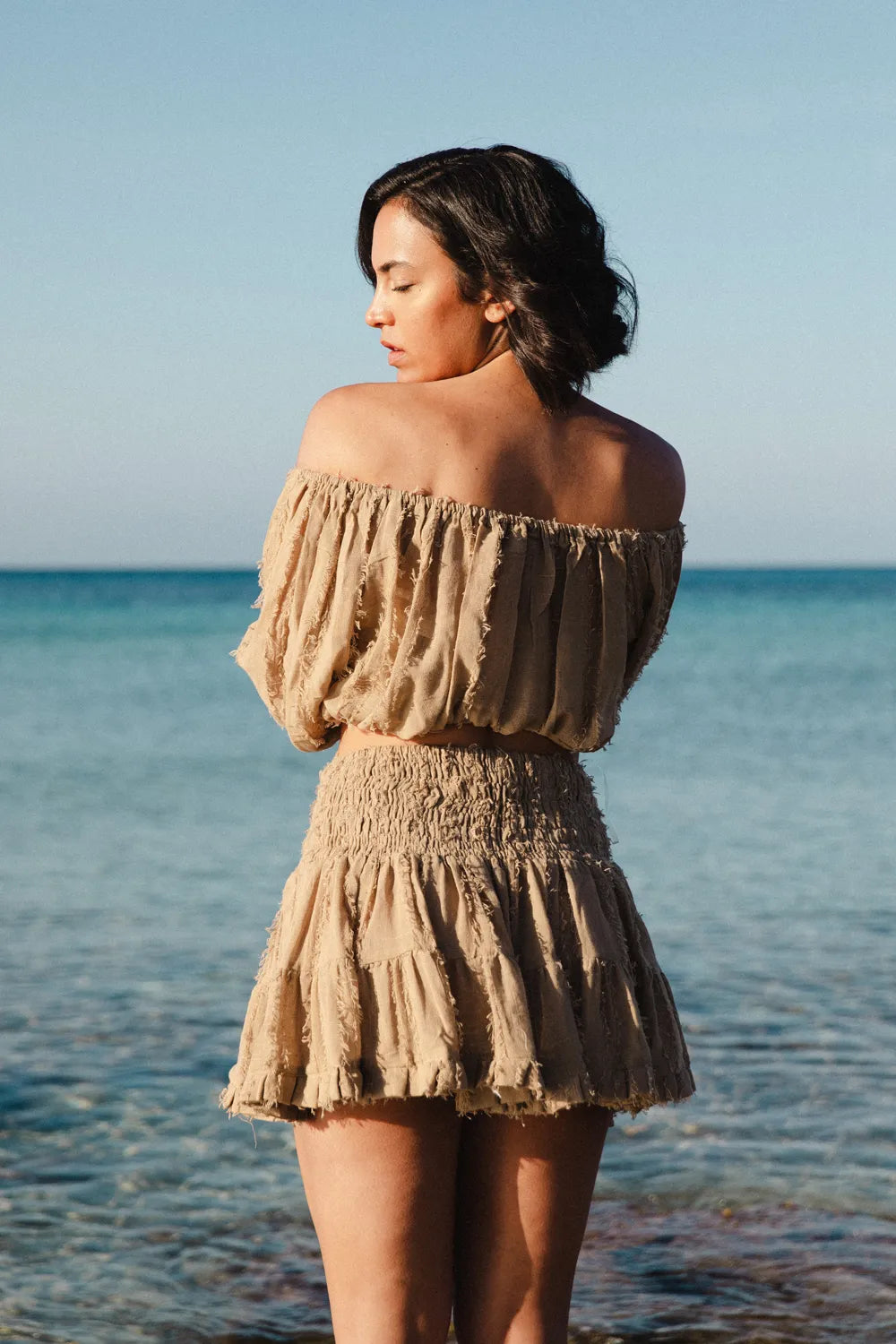 Conjunto de Algodón Tierra Alma - Top Hombros Descubiertos y Falda Arena